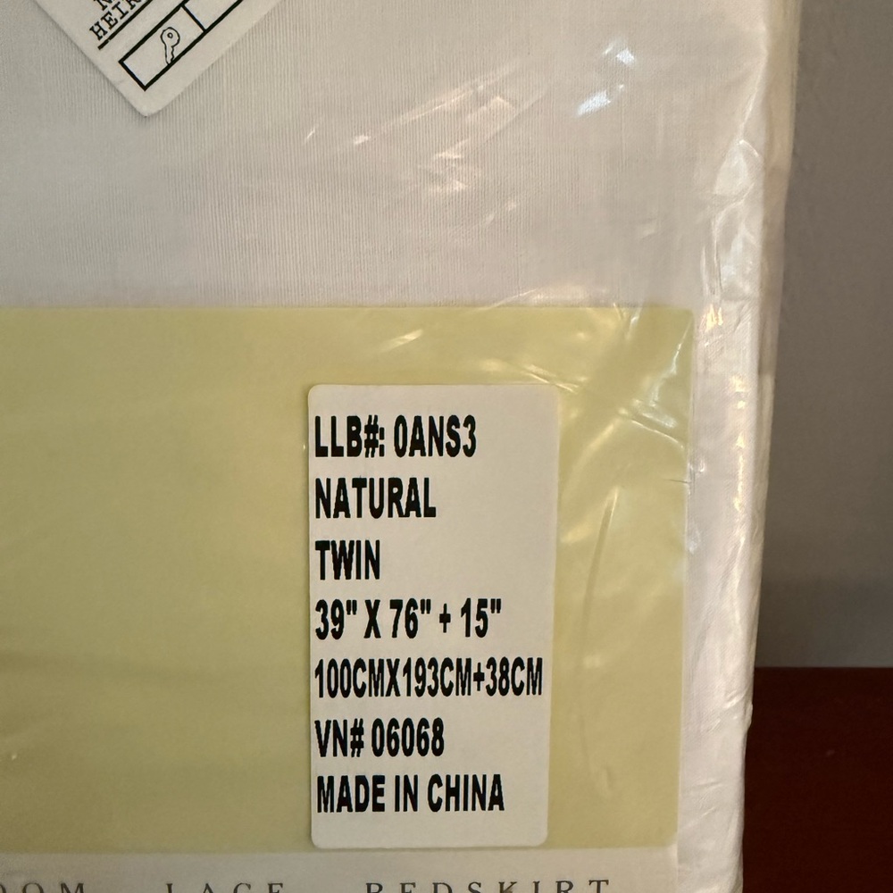 L.L. BEAN Heirloom Crochet Lace TWIN
Bed Skirt in Natural NEW - Picture 2 of 4